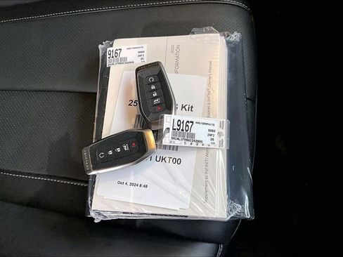 Used 2025 INFINITI QX60 Luxe w/ Vision Package image 11