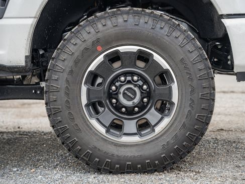 New 2026 Ford F350 Platinum w/ Tremor Off-Road Package image 22