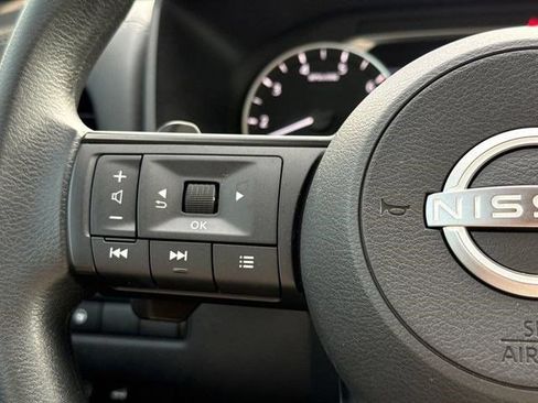 Used 2024 Nissan Rogue SV FWD image 28