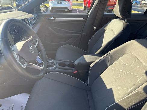 Used 2025 Volkswagen Jetta Sport image 13