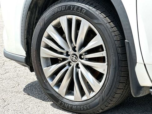 Used 2020 Toyota Highlander Platinum image 11