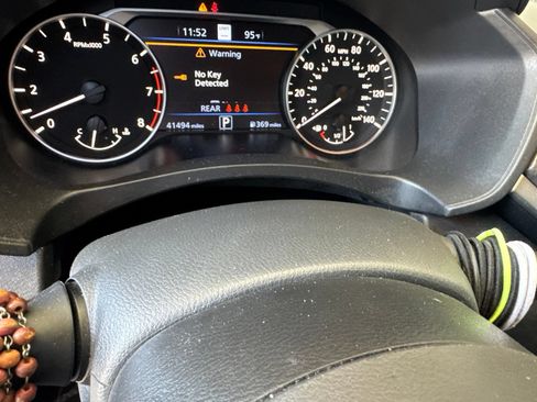 Used 2024 Nissan Altima 2.5 SV w/ SV Premium Package FWD image 7