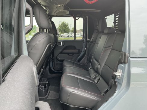 Used 2025 Jeep Gladiator Rubicon AWD/4WD image 30