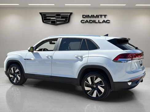 Used 2024 Volkswagen Atlas Cross Sport SE FWD image 3
