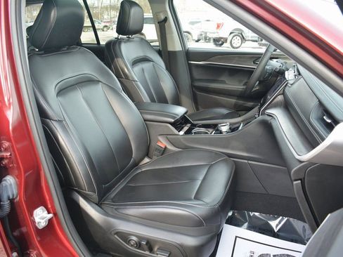 Used 2023 Jeep Grand Cherokee Limited image 21