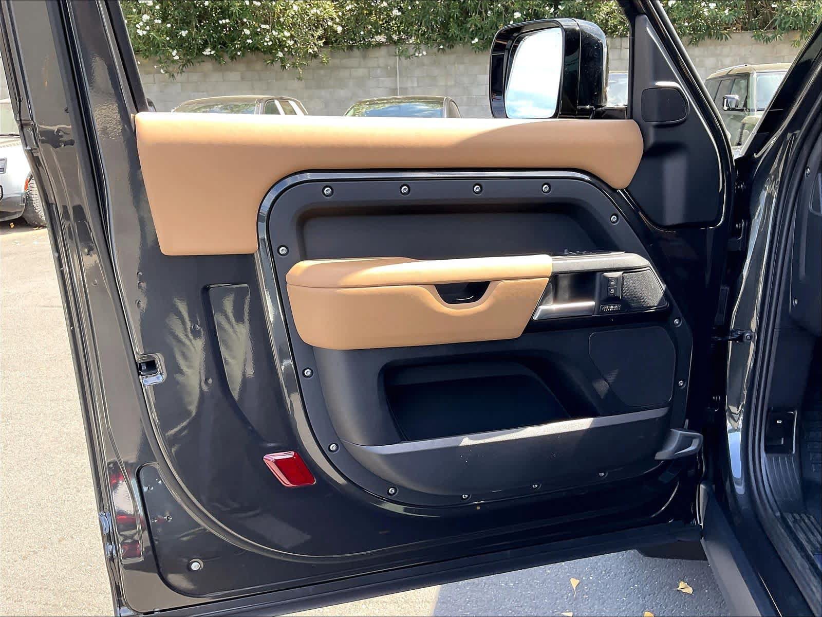 New 2026 Land Rover Defender 90 V8 AWD/4WD image 24