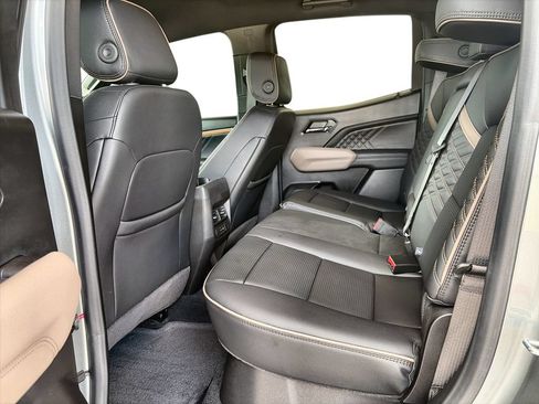 Certified 2025 GMC Canyon Denali AWD/4WD image 26