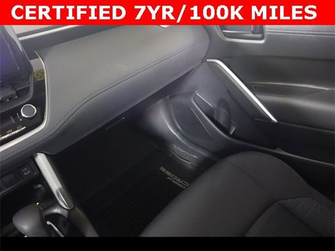 Used 2025 Toyota Corolla Cross AWD Hybrid w/ Moonroof Package image 15