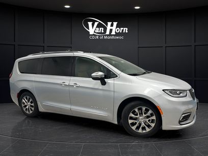 Used 2023 Chrysler Pacifica Pinnacle