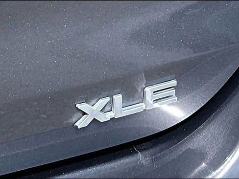 Used 2024 Toyota Highlander XLE FWD image 21