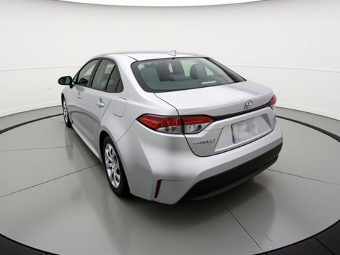 Used 2025 Toyota Corolla LE FWD image 6