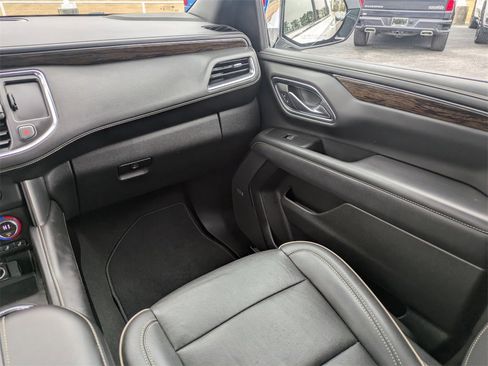 Used 2022 Chevrolet Suburban Premier image 14