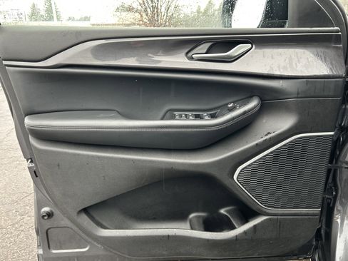 Used 2021 Jeep Grand Cherokee L Laredo image 13