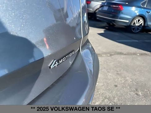Used 2025 Volkswagen Taos SE AWD/4WD image 12
