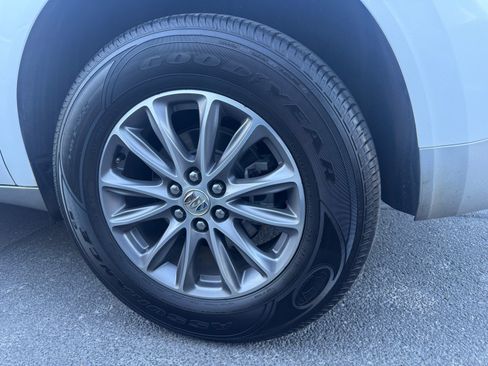 Used 2024 Buick Enclave Premium image 5