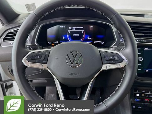 Used 2024 Volkswagen Tiguan SE image 11