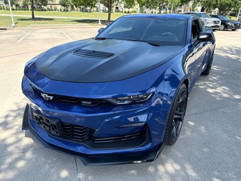 Used 2021 Chevrolet Camaro SS RWD image 8