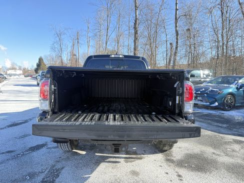 Used 2021 Toyota Tacoma TRD Off-Road w/ TRD Premium Off Road Package image 32