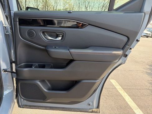 Used 2023 Honda Pilot TrailSport image 25