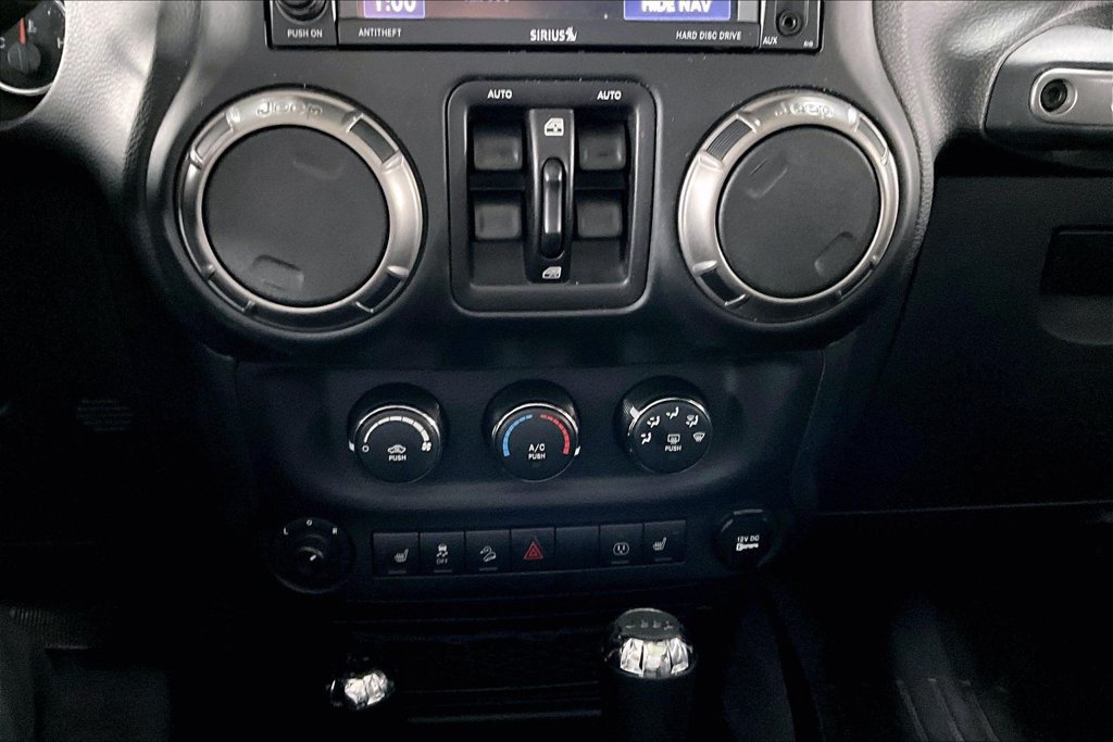 Used 2018 Jeep Wrangler Unlimited Sahara AWD/4WD image 15