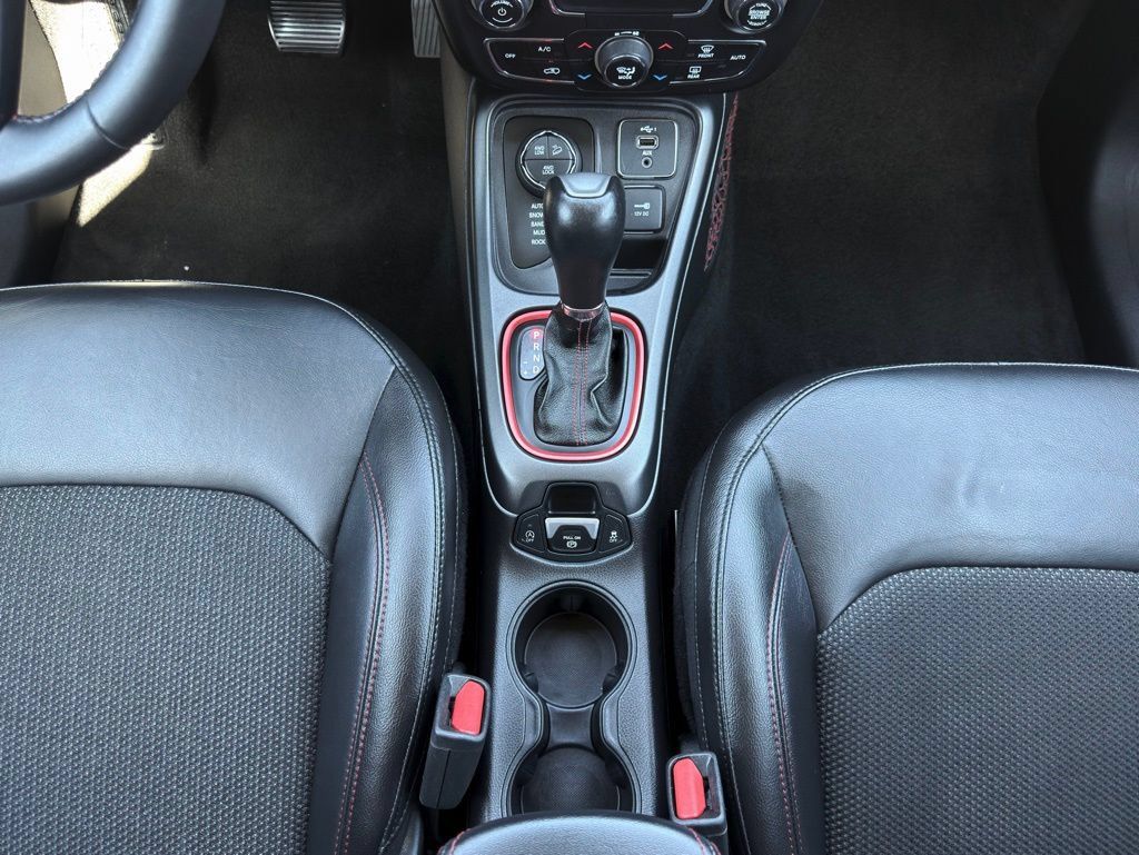 Used 2019 Jeep Compass Trailhawk AWD/4WD image 2