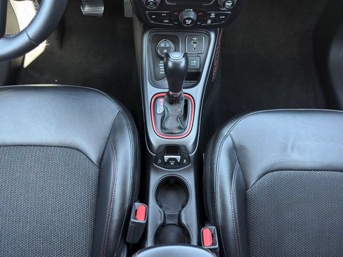 Used 2019 Jeep Compass Trailhawk AWD/4WD image 2