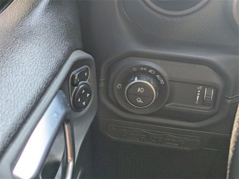 Used 2024 Jeep Gladiator Rubicon w/ Technology Group image 28