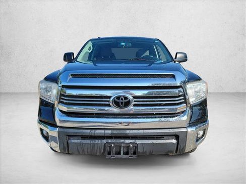 Used 2017 Toyota Tundra SR5 w/ SR5 Upgrade Package AWD/4WD image 2