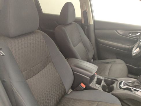 Used 2018 Nissan Rogue SV w/ Premium Package FWD image 21