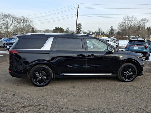 Certified 2023 Kia Carnival SX image 8