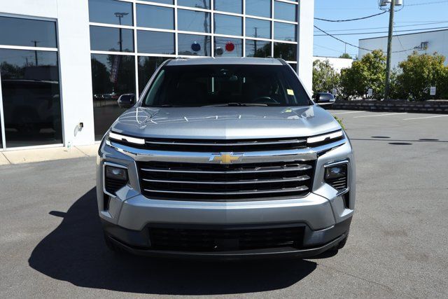 Used 2024 Chevrolet Traverse LT FWD image 2