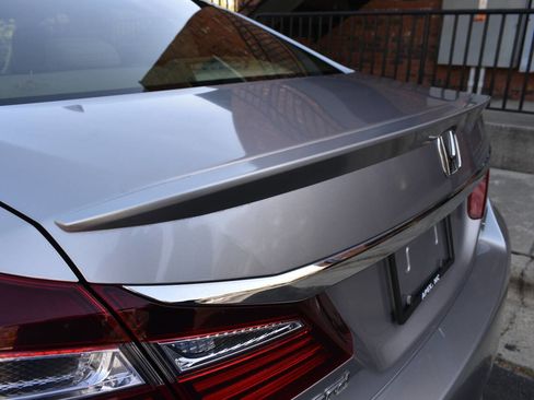 Used 2017 Honda Accord Touring image 33