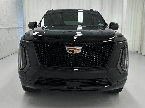 Used 2026 Cadillac Escalade ESV Sport w/ Touring Package AWD/4WD image 5