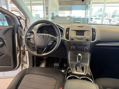Used 2017 Ford Edge SE image 25