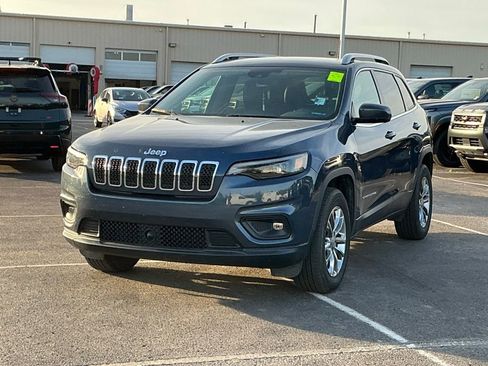 Used 2021 Jeep Cherokee Latitude Lux w/ Comfort/Convenience Group image 3