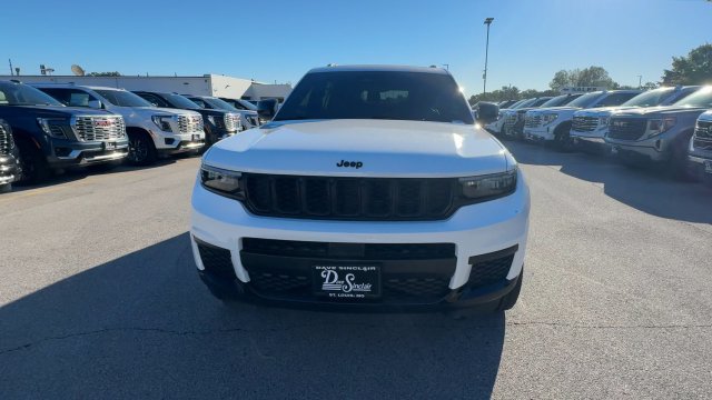 Used 2021 Jeep Grand Cherokee L Laredo AWD/4WD image 4
