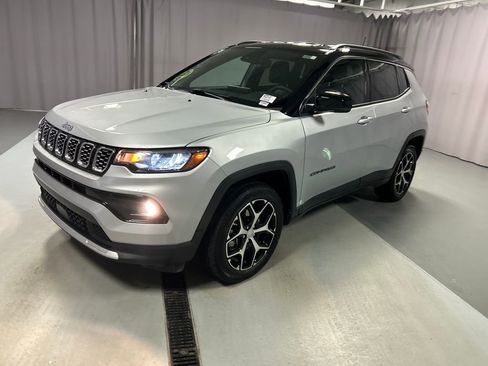 Used 2024 Jeep Compass Limited AWD/4WD image 3