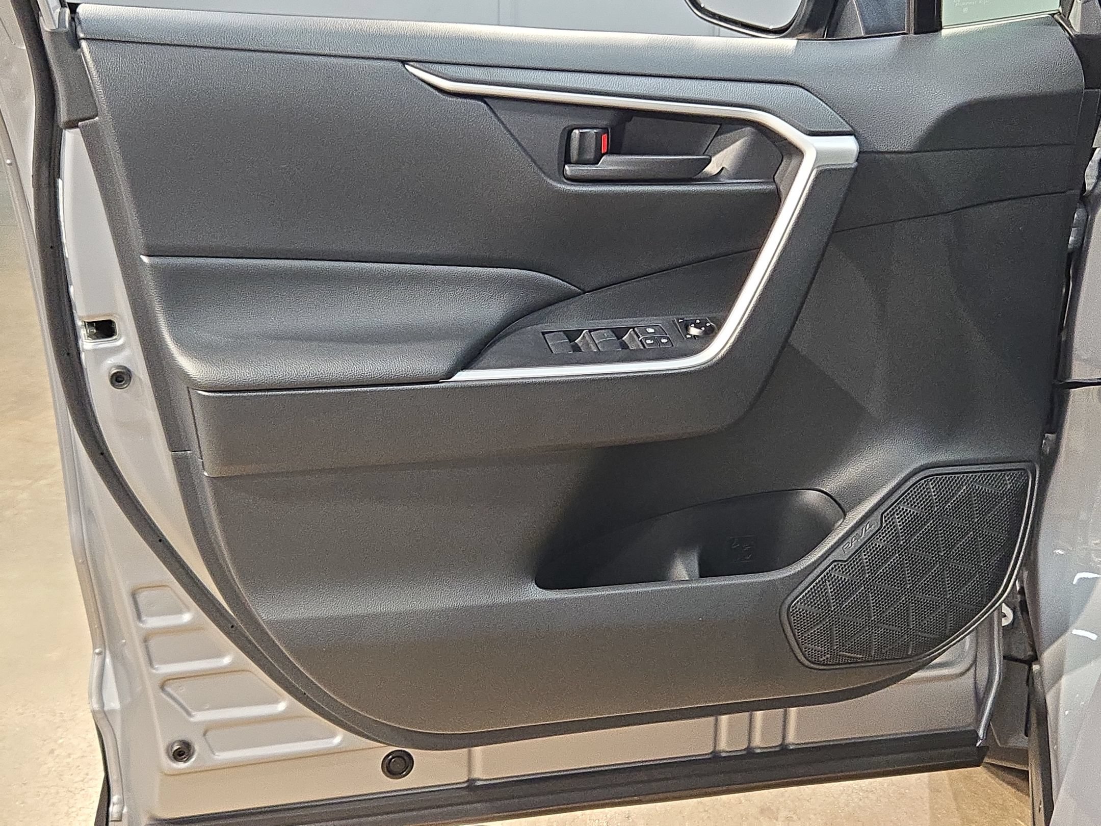 Certified 2025 Toyota RAV4 LE AWD/4WD image 20