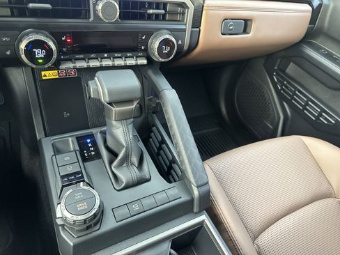 Used 2025 Toyota 4Runner Limited image 19