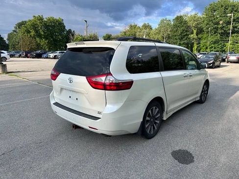 Used 2018 Toyota Sienna XLE w/ XLE Navigation Package AWD/4WD image 3