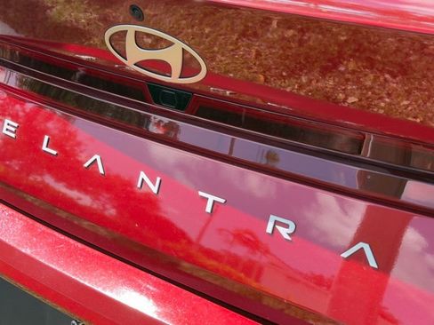 Used 2024 Hyundai Elantra SEL FWD image 9