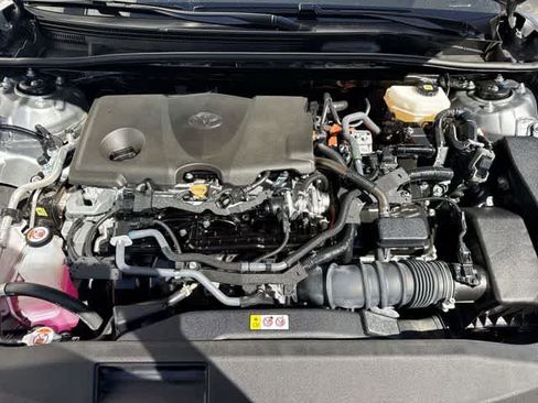 Used 2025 Toyota Camry SE image 11