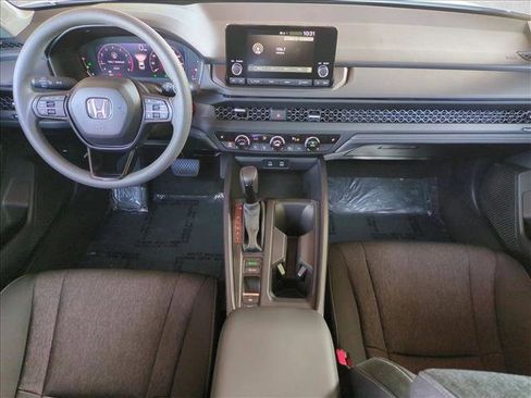 Used 2025 Honda Accord SE image 17