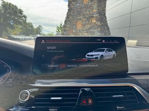 Used 2022 BMW 540i w/ M Sport Package image 23