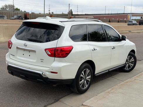 Used 2019 Nissan Pathfinder SL AWD/4WD image 3