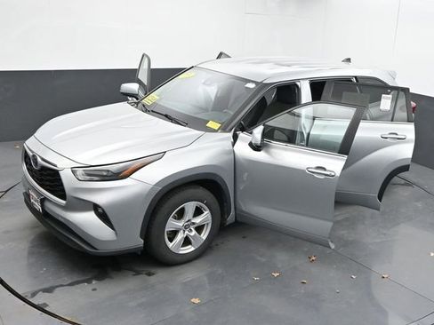 Used 2023 Toyota Highlander LE image 62