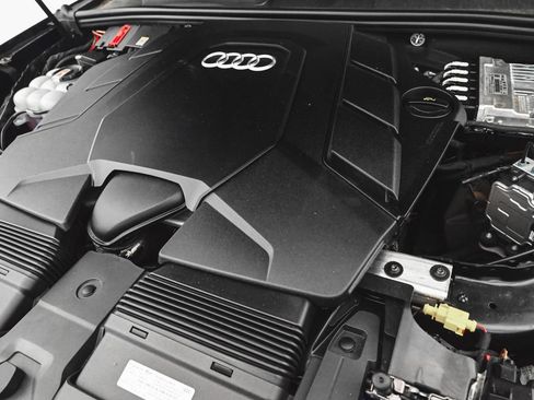Used 2025 Audi Q7 3.0T Premium Plus AWD/4WD image 42