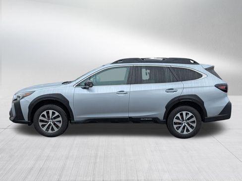 Used 2023 Subaru Outback Premium AWD/4WD image 4