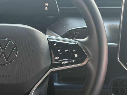 Used 2025 Volkswagen ID. Buzz Pro S RWD image 36