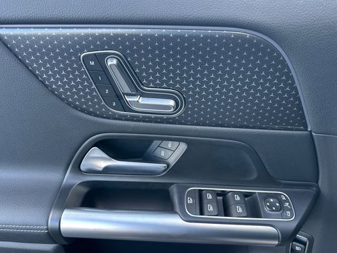 Used 2025 Mercedes-Benz GLA 250 4MATIC image 11